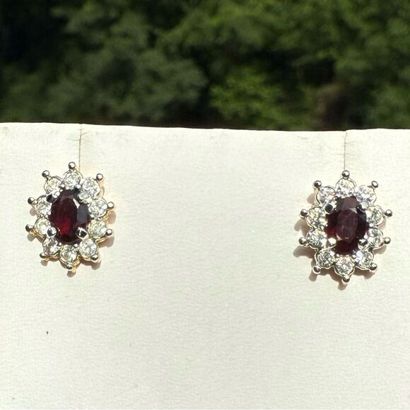 Vintage Red & Clear Rhinestone Cluster Earrings – Gold Tone Backing - Picture 3 of 17